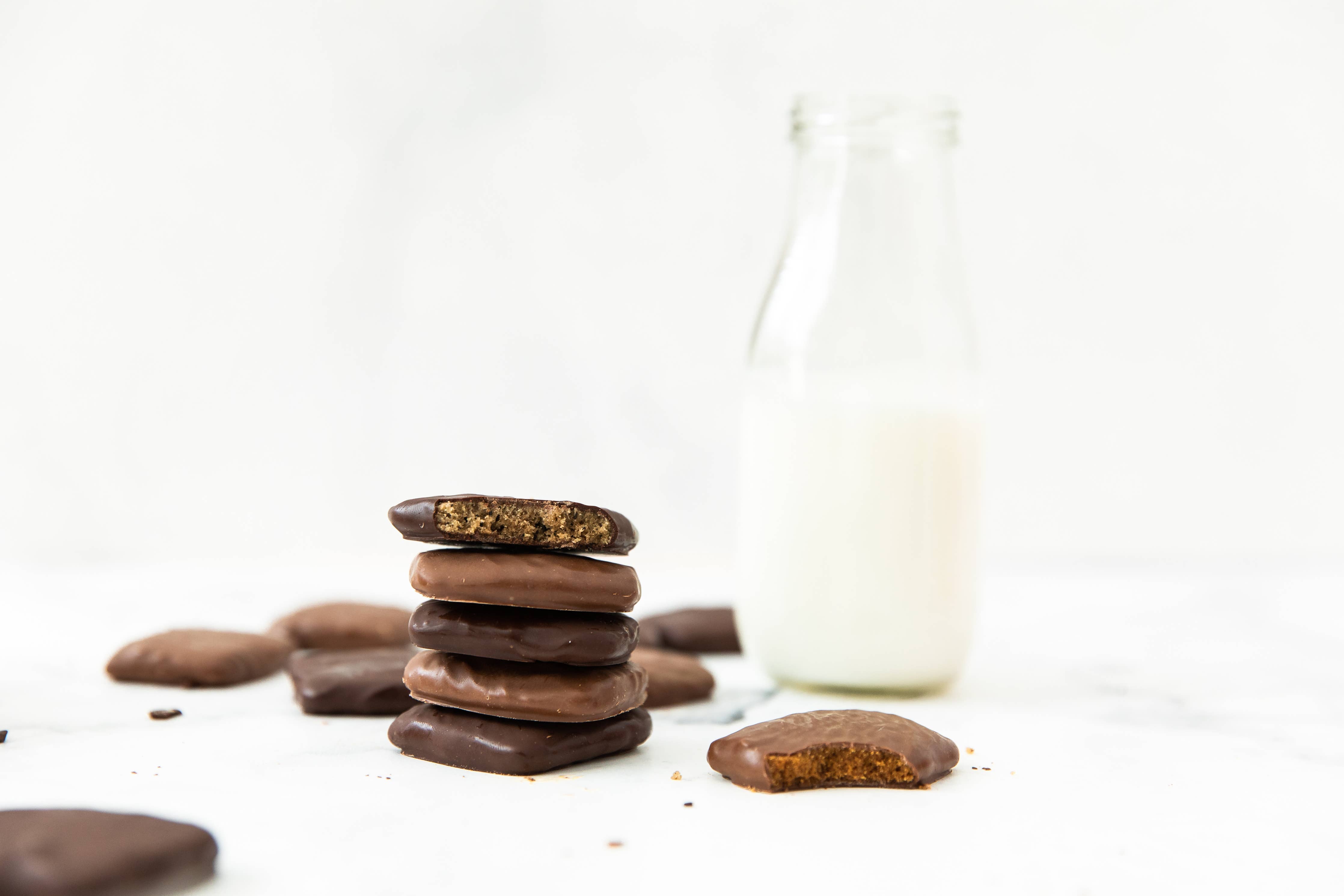 Chocolate-Covered Cookies - Fall/Christmas Gifts: Caramelized Graham Crackers - Milk Chocolate